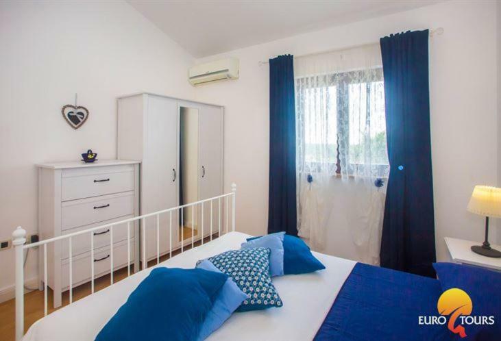 Holiday Home Marina Каштелир Экстерьер фото